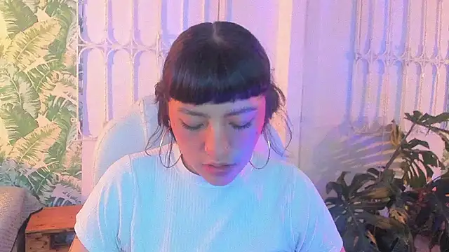 cute hollywood online show from 4, 2, 2026