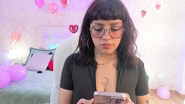 cute hollywood online show from 19, 2, 2026