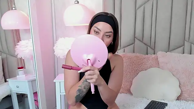 AudreyElla online show from 17, 1, 2025