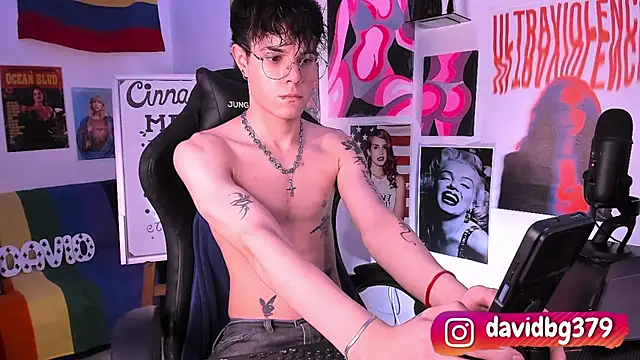 Snapshot of cinnamon_boyxxx chatting on 9, 3, 2025 cinnamon boyxxx online show from 9, 3, 2025