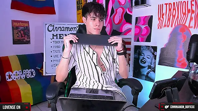 Snapshot of cinnamon_boyxxx chatting on 6, 12, 2024 cinnamon boyxxx online show from 6, 12, 2024