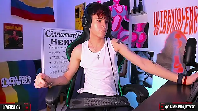 Snapshot of cinnamon_boyxxx chatting on 17, 12, 2024 cinnamon boyxxx online show from 17, 12, 2024