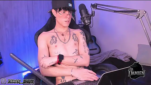 Snapshot of cinnamon_boyxxx chatting on 28, 9, 2025 cinnamon boyxxx online show from 28, 9, 2025