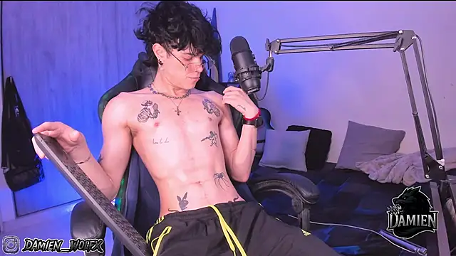 Snapshot of cinnamon_boyxxx chatting on 18, 9, 2025 cinnamon boyxxx online show from 18, 9, 2025