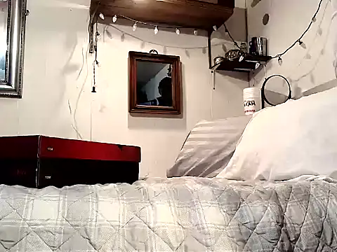 Snapshot of Genevieve143 chatting on 4, 8, 2026 Genevieve143 online show from 4, 8, 2026
