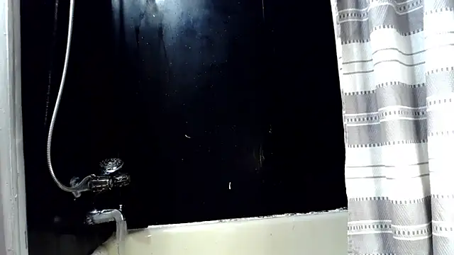 Snapshot of Genevieve143 chatting on 21, 12, 2025 Genevieve143 online show from 21, 12, 2025