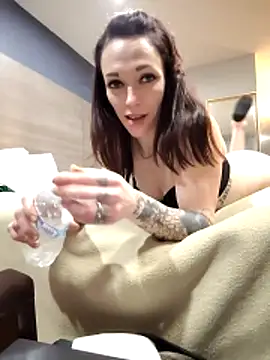 Snapshot of Genevieve143 chatting on 23, 12, 2025 Genevieve143 online show from 23, 12, 2025