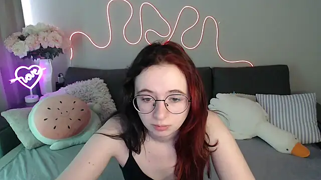 Snapshot of Mini_Diva chatting on 24, 6, 2026 Mini Diva online show from 24, 6, 2026