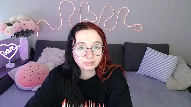 Mini Diva online show from 12, 11, 2025