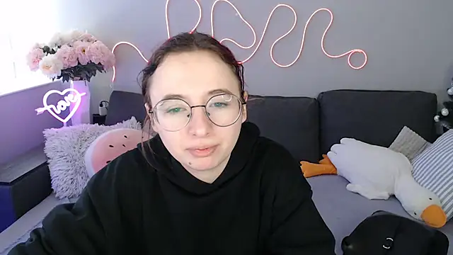 Mini Diva online show from 8, 3, 2026