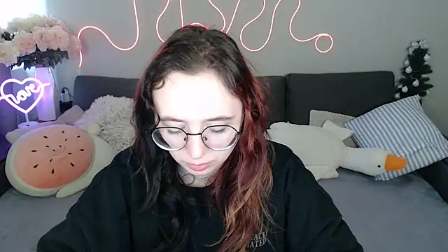Mini Diva online show from 24, 4, 2026
