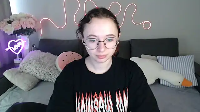 Mini Diva online show from 15, 5, 2026