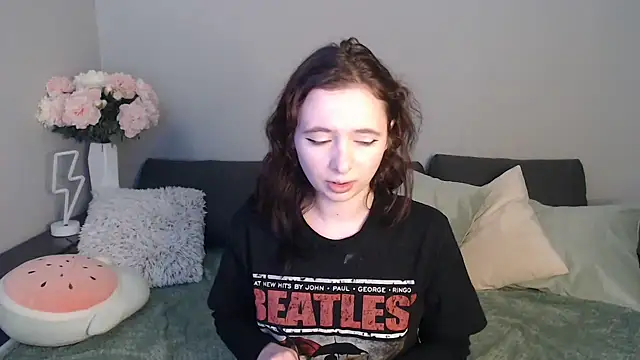 Mini Diva online show from 2, 2, 2025