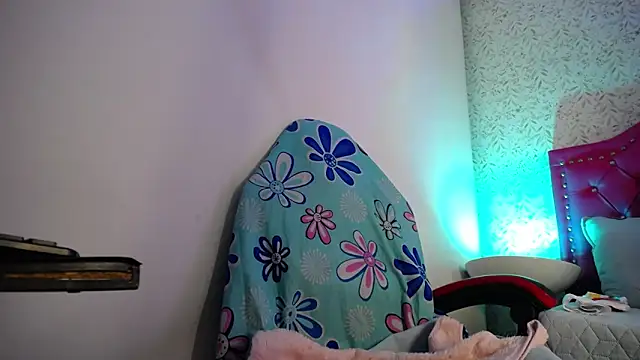 luly pink online show from 22, 4, 2026