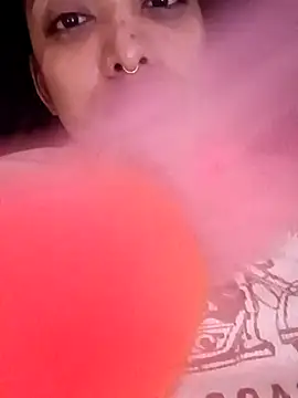 Snapshot of VictoireFeller chatting on 24, 10, 2025 VictoireFeller online show from 24, 10, 2025