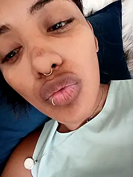 Snapshot of VictoireFeller chatting on 6, 1, 2026 VictoireFeller online show from 6, 1, 2026