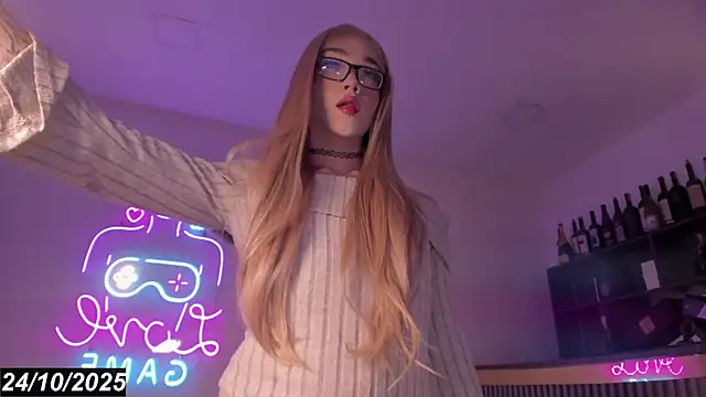 Bonnie Luxury online show from 24, 10, 2025