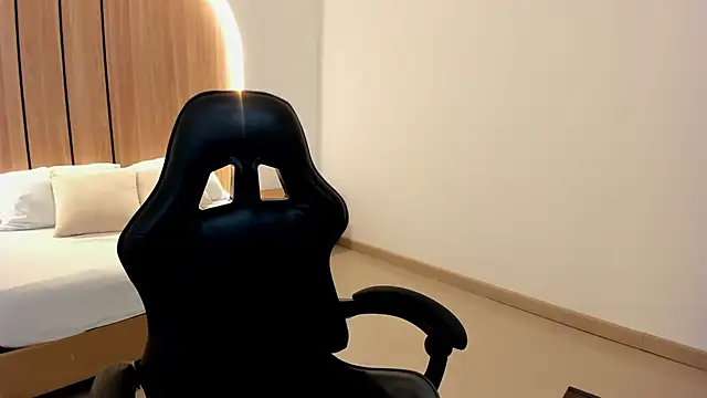 zoe danae  online show from 6, 3, 2026