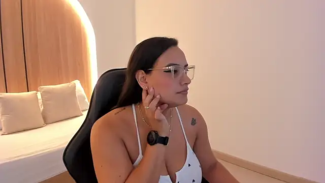 zoe danae  online show from 12, 11, 2025