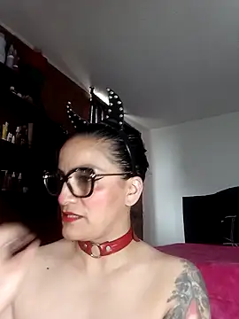 Taylor-hardcore online show from 5, 4, 2026