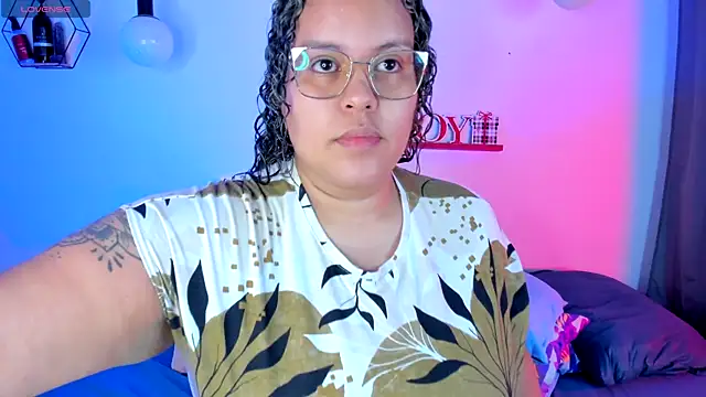 monicabbw  online show from 13, 1, 2025