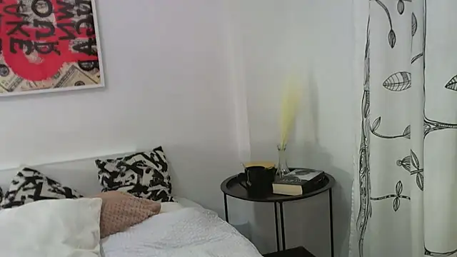 Snapshot of LuanaDess chatting on 18, 12, 2024 LuanaDess online show from 18, 12, 2024