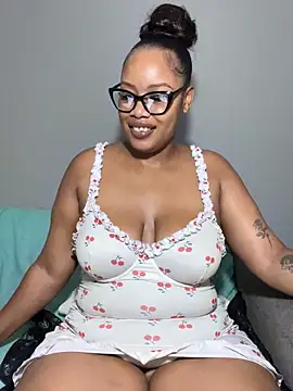 Snapshot of MimiCurves chatting on 18, 11, 2025 MimiCurves online show from 18, 11, 2025