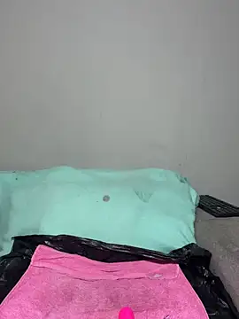 MimiCurves online show from 4, 12, 2025