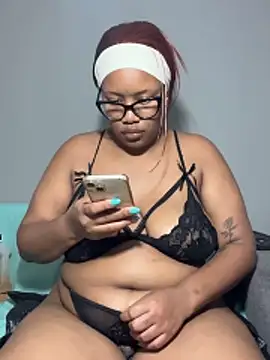 MimiCurves online show from 3, 12, 2025