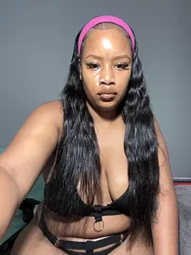 Snapshot of MimiCurves chatting on 8, 11, 2025 MimiCurves online show from 8, 11, 2025