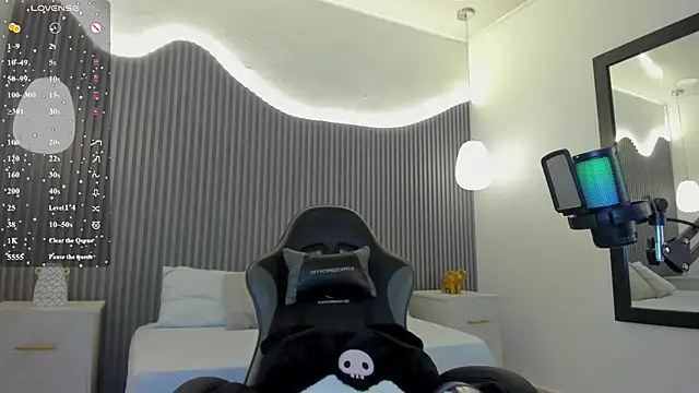 cloe yeraldy  online show from 4, 3, 2026