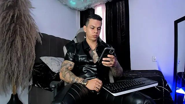 Snapshot of Aron_Dark chatting on 8, 6, 2026 Aron Dark online show from 8, 6, 2026