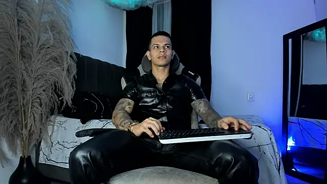 Snapshot of Aron_Dark chatting on 18, 7, 2026 Aron Dark online show from 18, 7, 2026