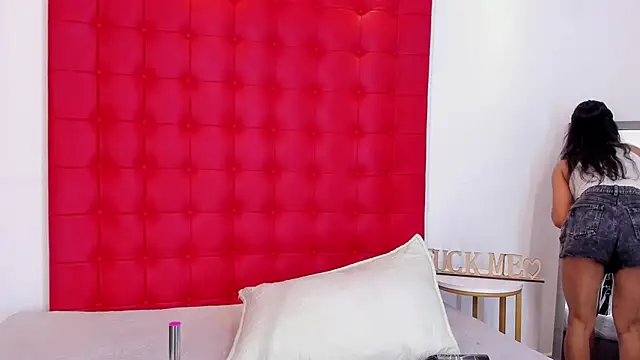 Snapshot of Daliana_Beck chatting on 7, 10, 2025 Daliana Beck online show from 7, 10, 2025