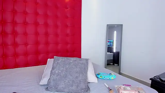 Snapshot of Daliana_Beck chatting on 17, 11, 2025 Daliana Beck online show from 17, 11, 2025