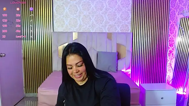 Snapshot of martinna_tay chatting on 2, 7, 2026 martinna tay online show from 2, 7, 2026
