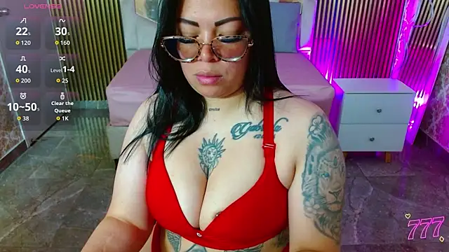 Snapshot of martinna_tay chatting on 5, 7, 2026 martinna tay online show from 5, 7, 2026