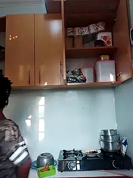 LOVELY-2BERRY online show from 18, 3, 2026