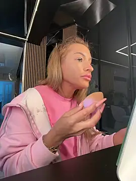 LovingBlondie online show from 3, 5, 2026