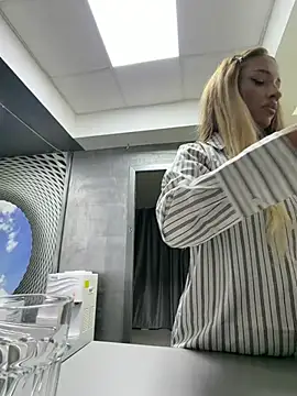 LovingBlondie online show from 15, 1, 2026