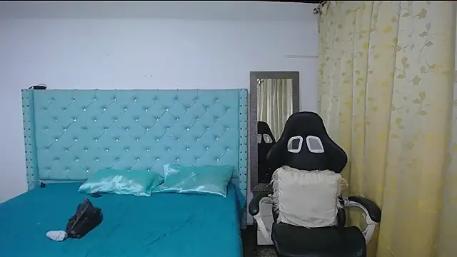 Snapshot of littleflower4you chatting on 25, 9, 2025 littleflower4you online show from 25, 9, 2025