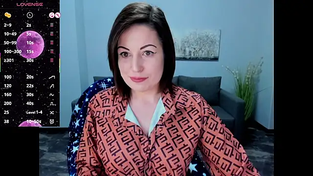 Emily Midlton online show from 2, 3, 2025