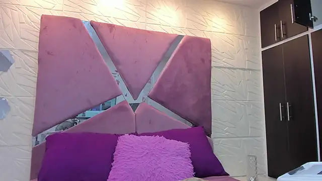 Charlotte Ice1 online show from 30, 11, 2025