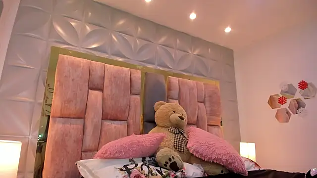 Snapshot of Charlotte_Ice1 chatting on 5, 6, 2026 Charlotte Ice1 online show from 5, 6, 2026