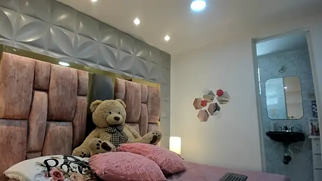 Charlotte Ice1 online show from 22, 4, 2026