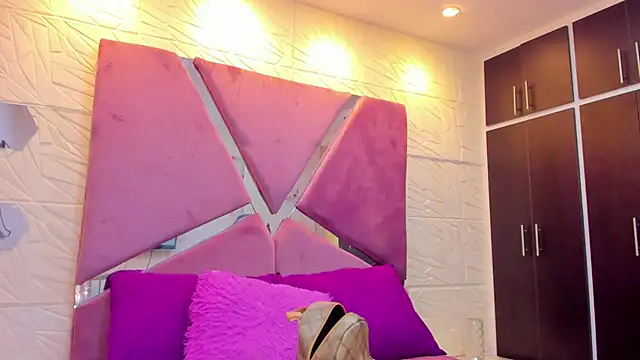 Charlotte Ice1 online show from 29, 11, 2025