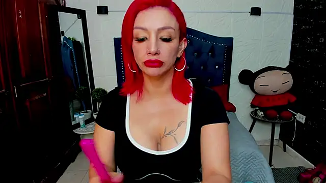 RedQueenMilf online show from 4, 2, 2026