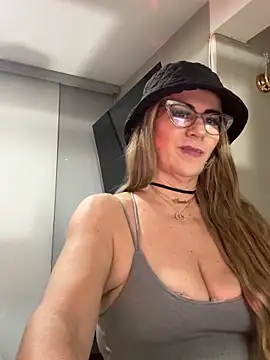LARIANA RIVERA23 online show from 28, 2, 2025