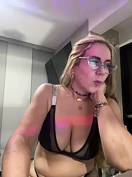 LARIANA RIVERA23 online show from 25, 2, 2025
