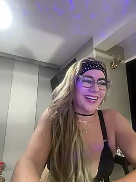 LARIANA RIVERA23 online show from 12, 2, 2025